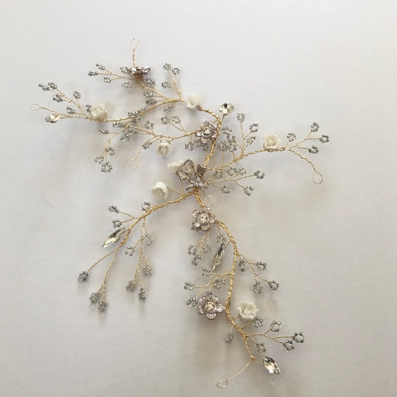 Floral hair accessory main image 3
